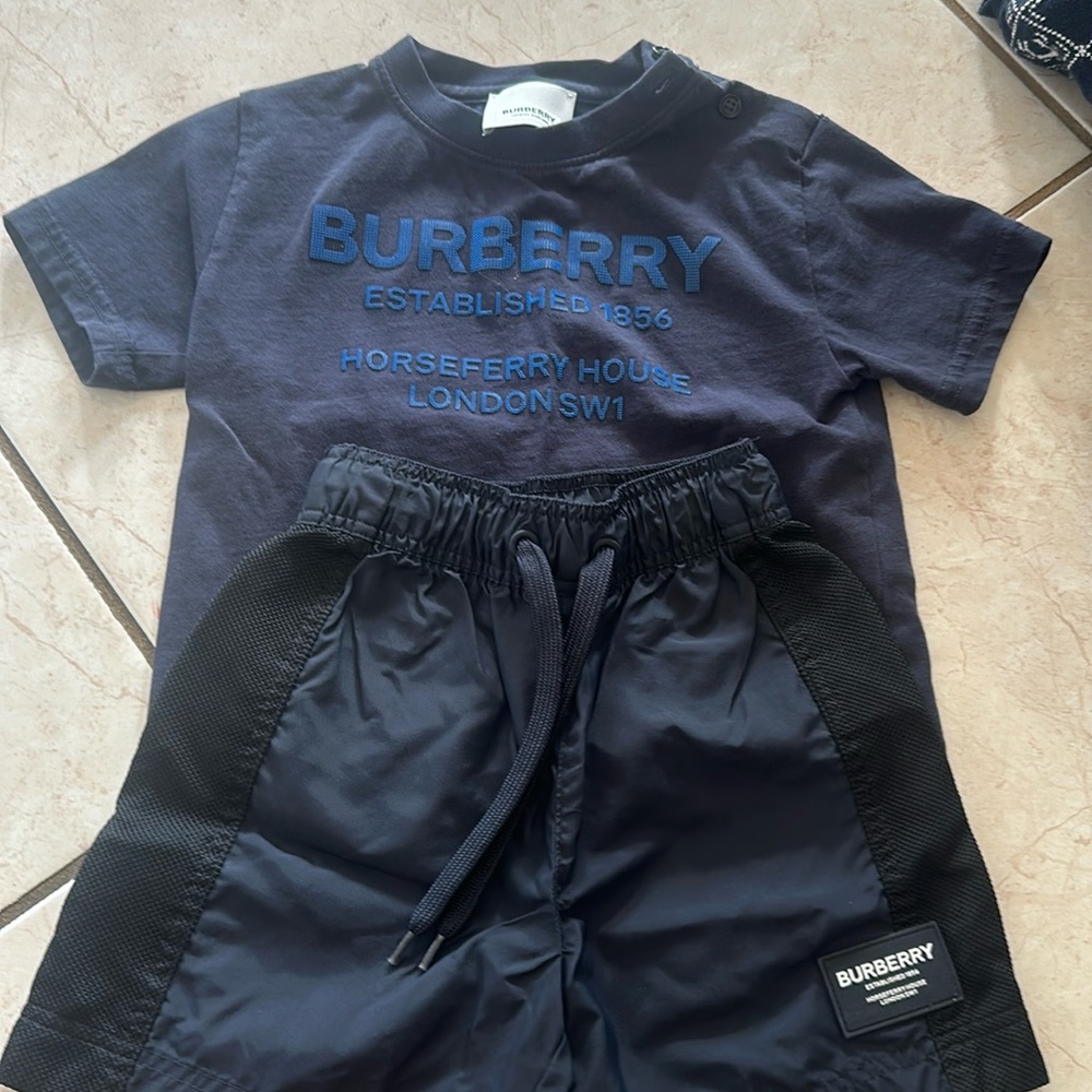 Burberry T-shirt and shorts size 12 months